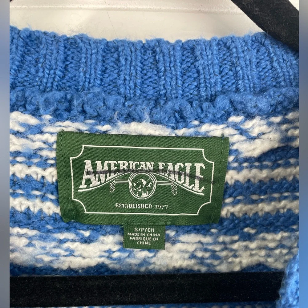 American Eagle Outfitters Blue and White Patterned Sweater
